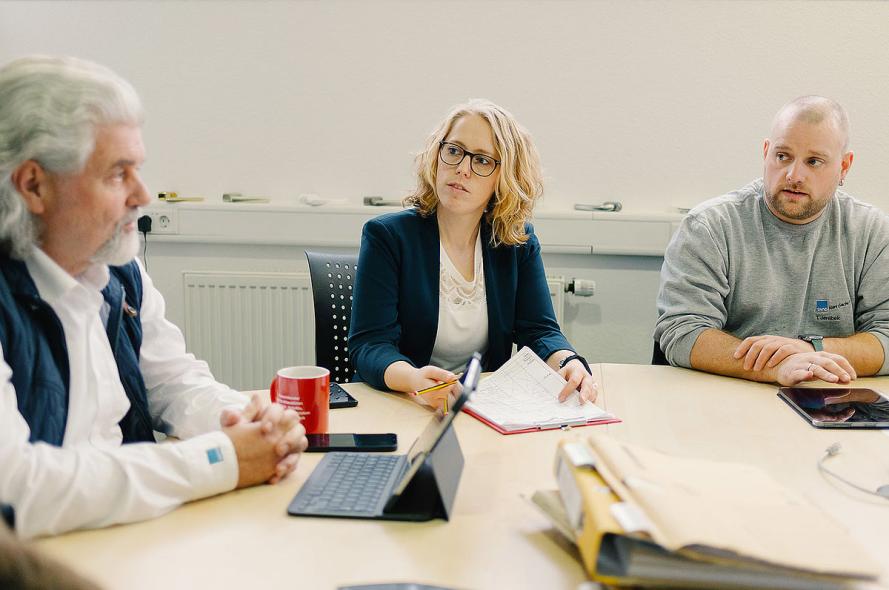 Terminplanung und Abstimmung bei der Glaserei Sand