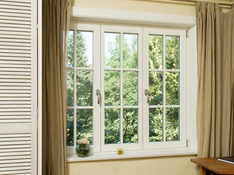 Innenansicht Sprossenfenster aus Holz in Hamburger Wohngebäude mit Ensembleschutz