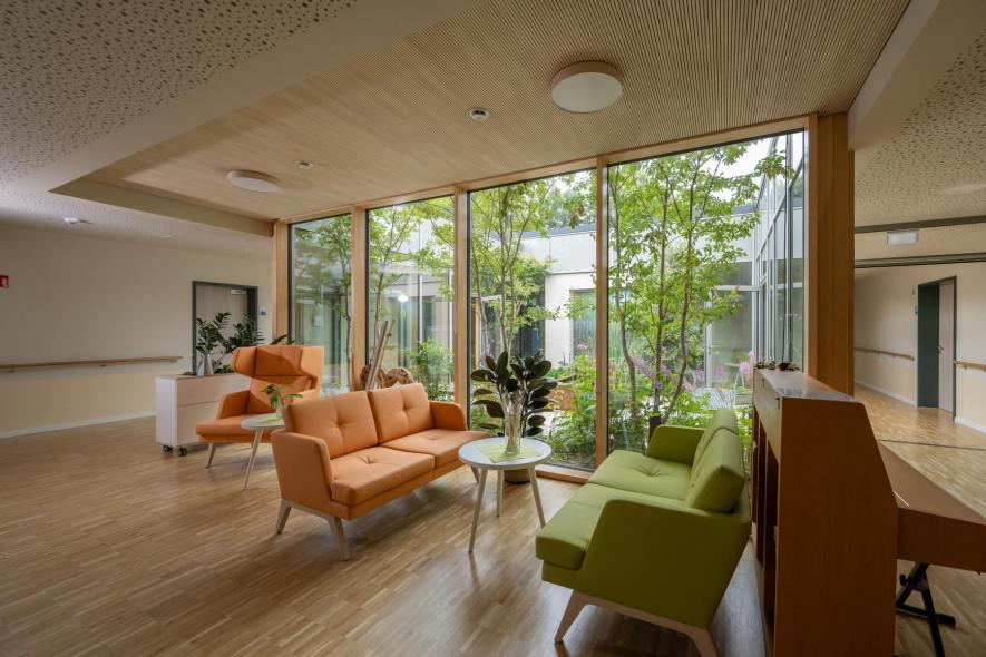 Holz-Aluminium-Fenster als Pfosten-Riegel-Konstruktion für Hospiz in Remscheid