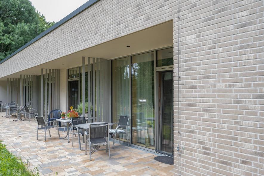 Die großzügige Terrasse des Bergischen Hospiz lädt zum Verweilen ein