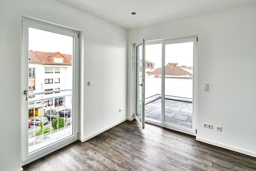 Terrassentüren in Penthouse Wohnung in ehemaligem Bunker in Offenbach