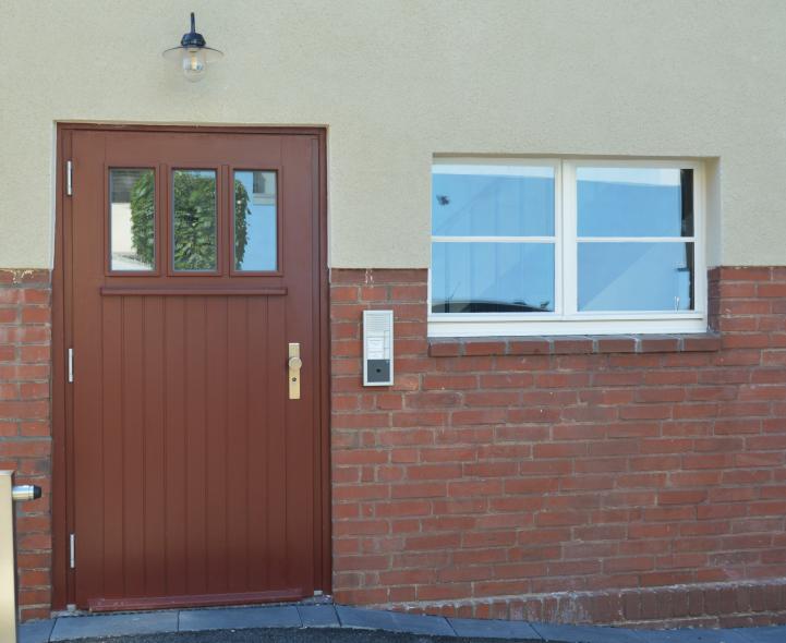 neue Holzhaustür neues Holzfenster Sprossenfenster Siedlungstür  